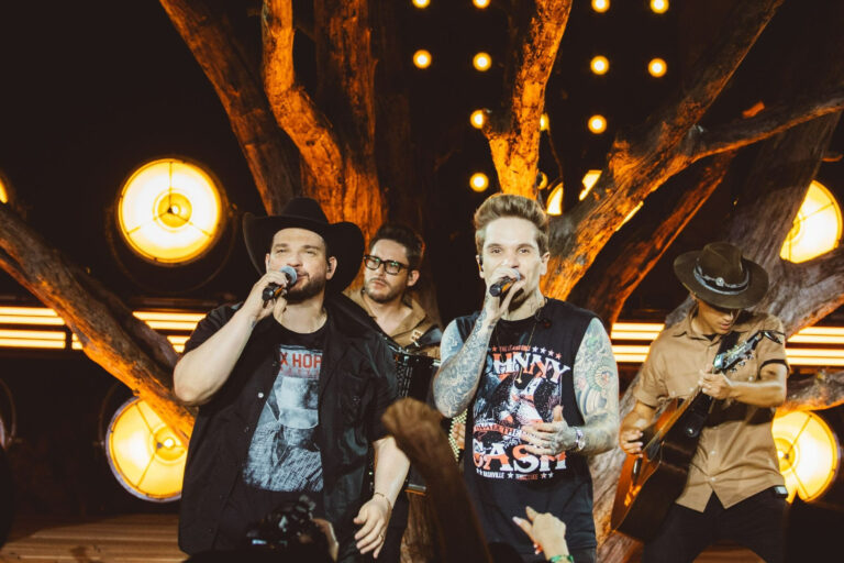 “Velhos Hábitos”: com mais duas canções inéditas, Felipe & Rodrigo encerram álbum milionário
