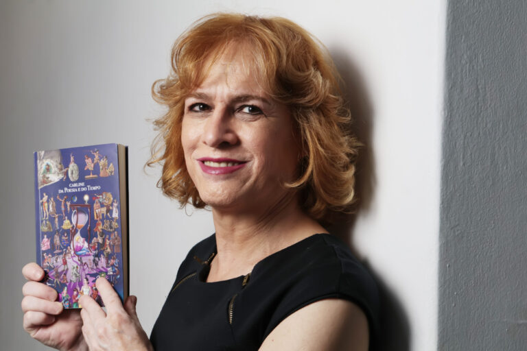 Carline lança o livro “Da Poesia e Do Tempo”
