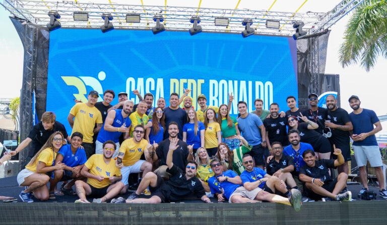 Casa Ronaldo atrai milhares de pessoas nos dias de jogos da Copa do Mundo.