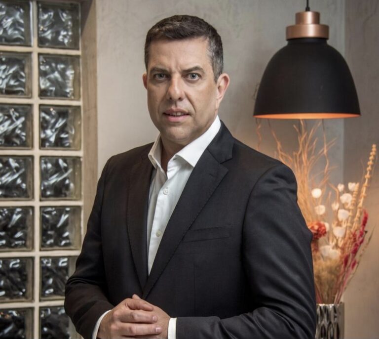 Dr. Anderson Bernal