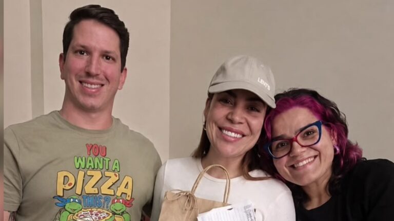 Naiara Azevedo se emociona ao conhecer história de fã e presta homenagem durante show em São Joaquim da Barra (SP)