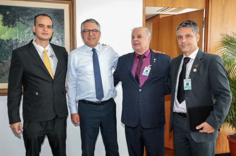 Dr. Igor Soares (delegado da FENAB), Ministro Alexandre Padilha, Dr. Jean Luís (Presidente da SBA) e Alexander da Silveira Assunção (Presidente do CNAA).