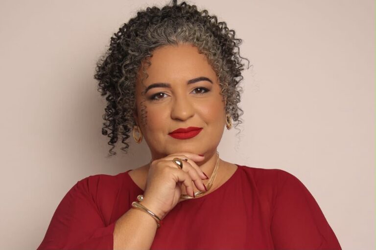 Rosi Oliveira transforma experiência internacional em estratégia para mulheres líderes e empreendedoras