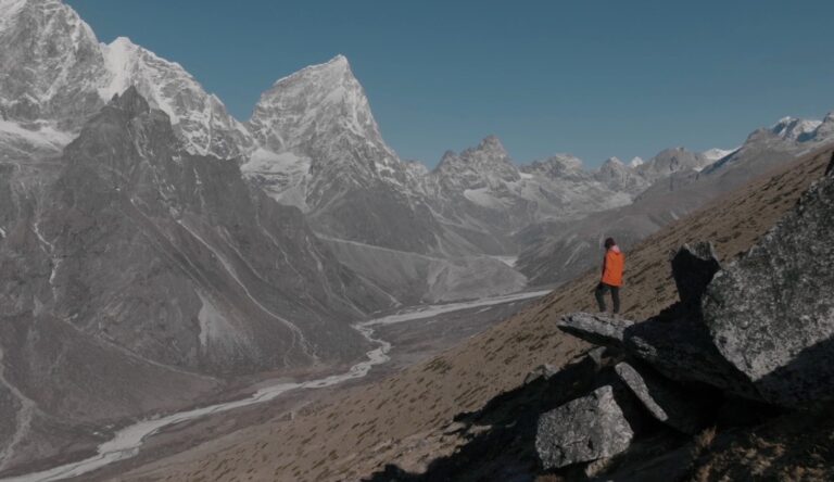 ‘O Engraxate Que Escalou o Everest’ estreia no Canal OFF e no Globoplay